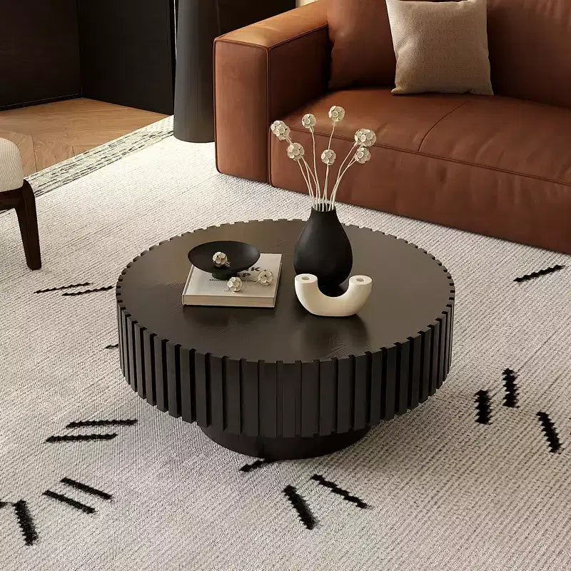 Table basse ronde avec relief en forme d'olive sculpté à la main