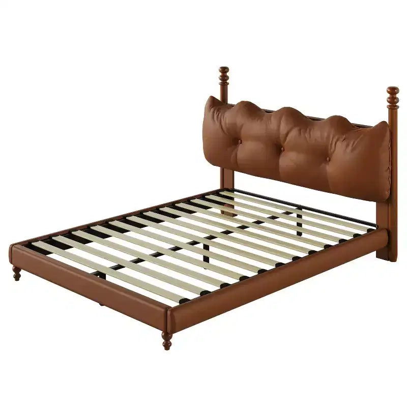 Lit plateforme avec tête de lit capitonnée ondulée, moderne du milieu du siècle et vintage, café