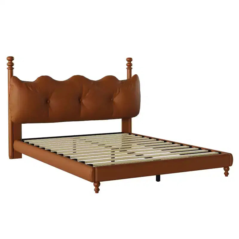 Lit plateforme avec tête de lit capitonnée ondulée, moderne du milieu du siècle et vintage, café