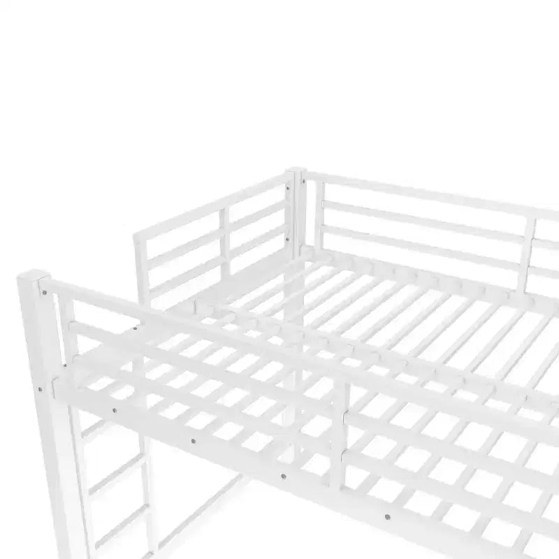 Lit mezzanine en métal avec deux échelles de chaque côté