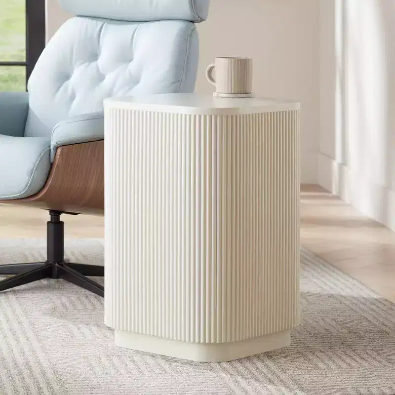 Table d'appoint plissée moderne blanche de 16 po de large